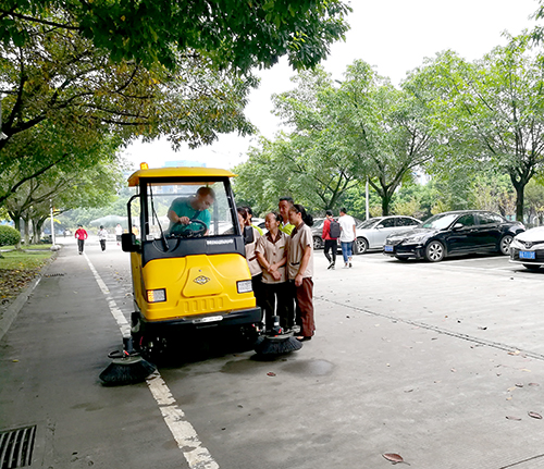 掃地車(chē)培訓(xùn).jpg